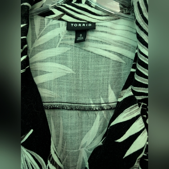 TORRID BUTTON FRONT COLLARED DRESS SIZE 0 - Picture 2 of 4